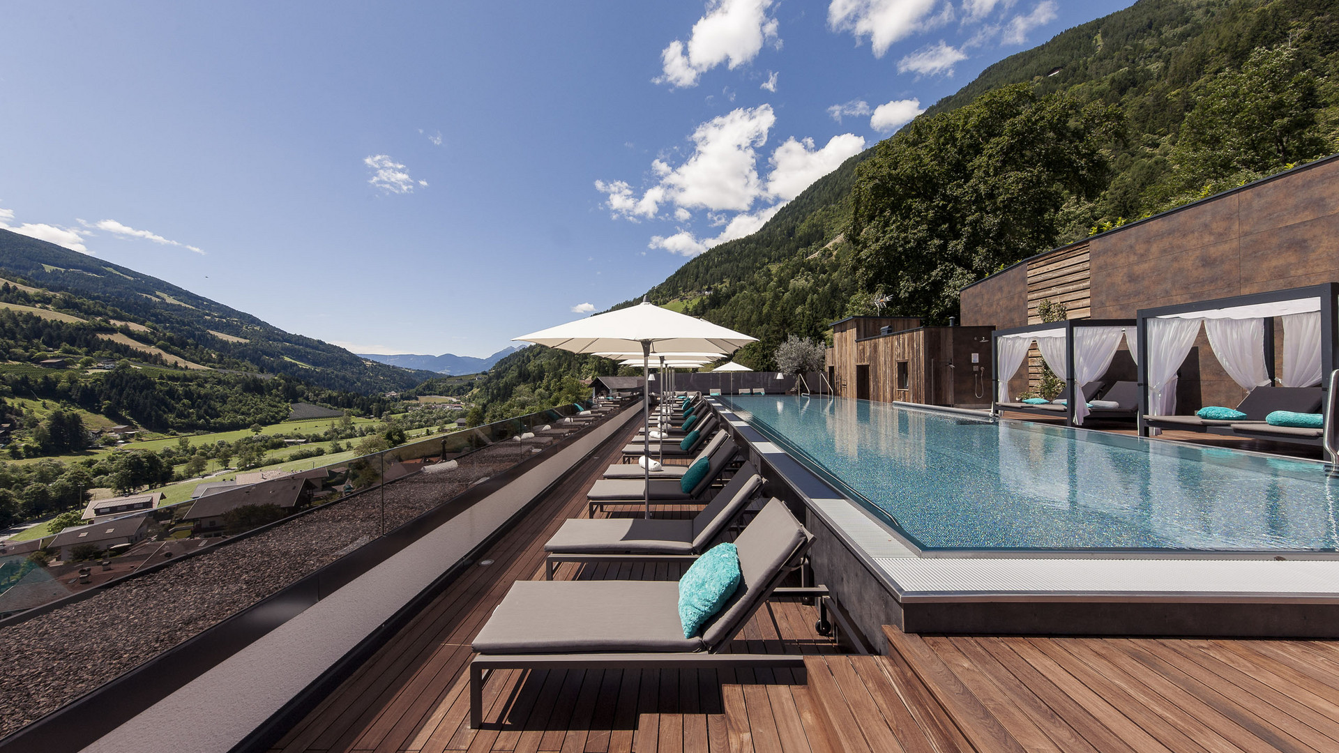 Damit verwöhnen wir Sie im Urlaub rund um Meran. Damit verwöhnen wir Sie im Urlaub rund um Meran.