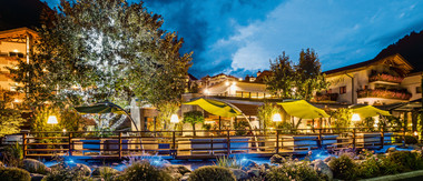 Das wohl luxuriöseste Wellnesshotel in Südtirol Das wohl luxuriöseste Wellnesshotel in Südtirol