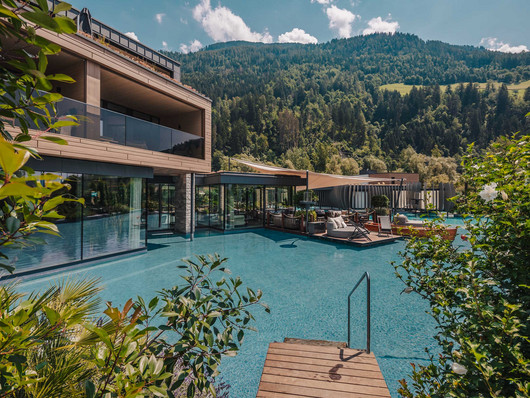 Das wohl luxuriöseste Wellnesshotel in Südtirol Das wohl luxuriöseste Wellnesshotel in Südtirol