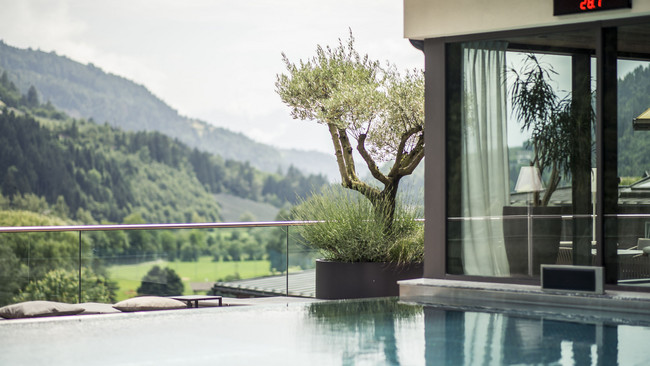 Ihr luxuriöses Hotel mit Pool in Südtirol Ihr luxuriöses Hotel mit Pool in Südtirol