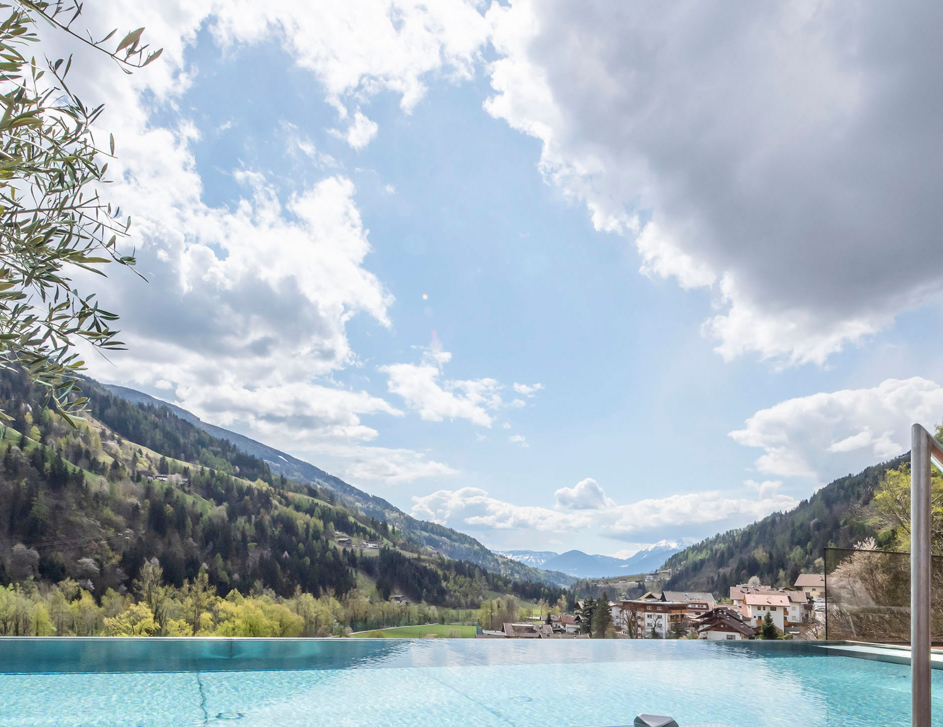 Das wohl luxuriöseste Wellnesshotel in Südtirol Das wohl luxuriöseste Wellnesshotel in Südtirol