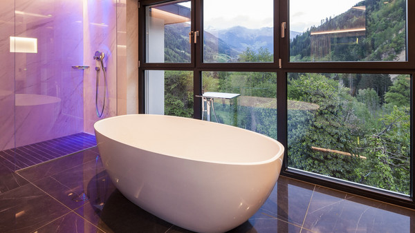 Exklusive Wellnessstunden im Chalet mit Pool in Südtirol Exklusive Wellnessstunden im Chalet mit Pool in Südtirol