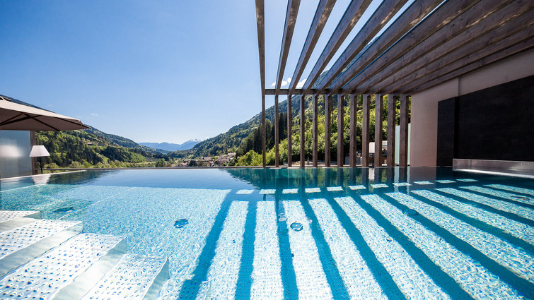 Das wohl luxuriöseste Wellnesshotel in Südtirol Das wohl luxuriöseste Wellnesshotel in Südtirol